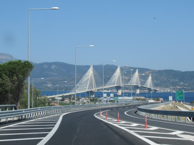 Moderne brug bij Patras